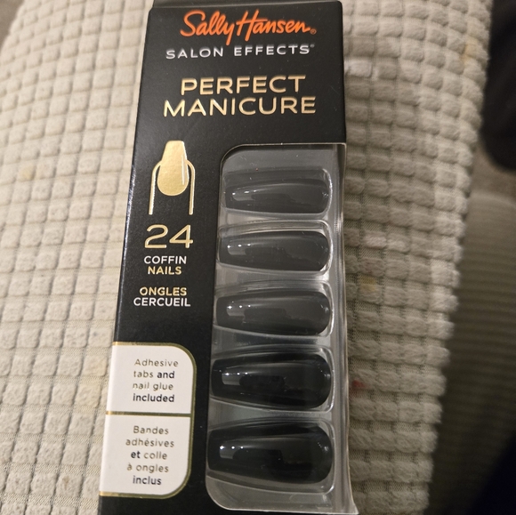 Sally Hansen black fake nails - Picture 1 of 3
